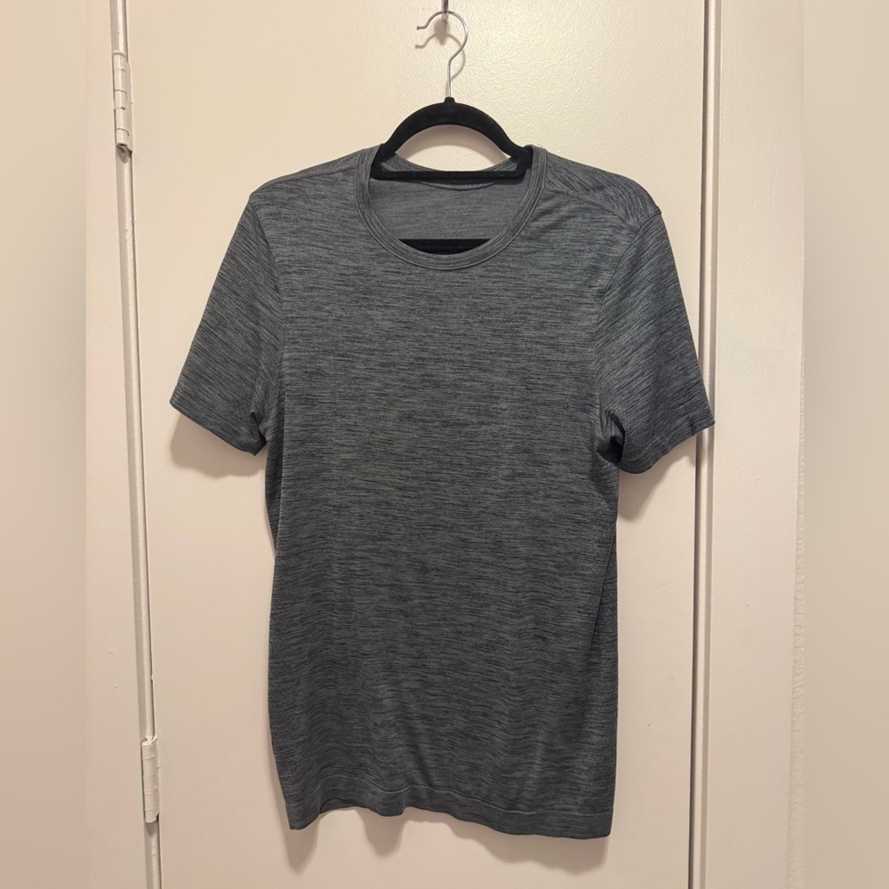 Lululemon Men’s Small Metal Vent Tech Gray Short Sleeve Tee Athleisure